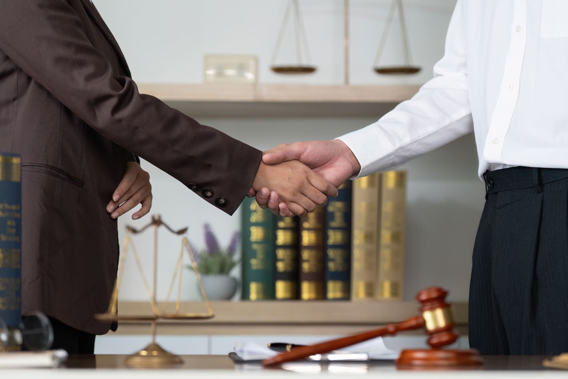 handshake as a n illustration of legal help